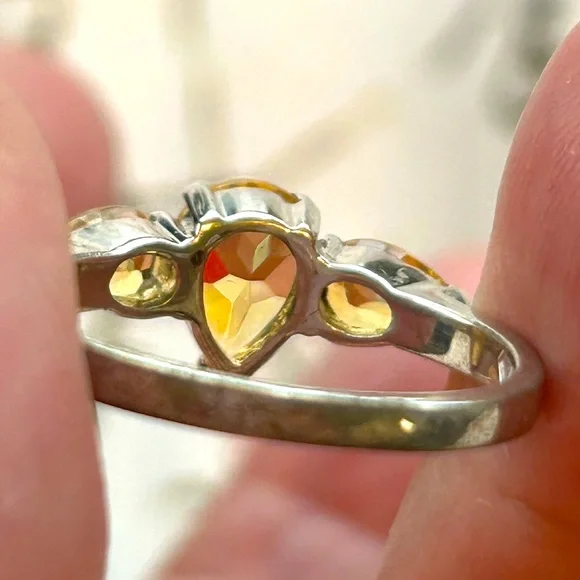 Topaz Pear Shaped Ring, flanked by 2 smaller Topaz🌟Price Drop🌟 - Picture 7 of 15